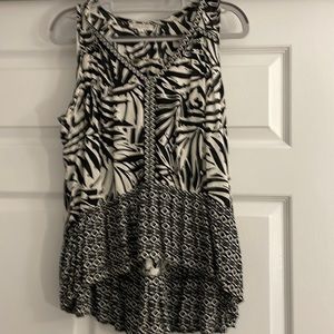 Sleeveless high/low blouse